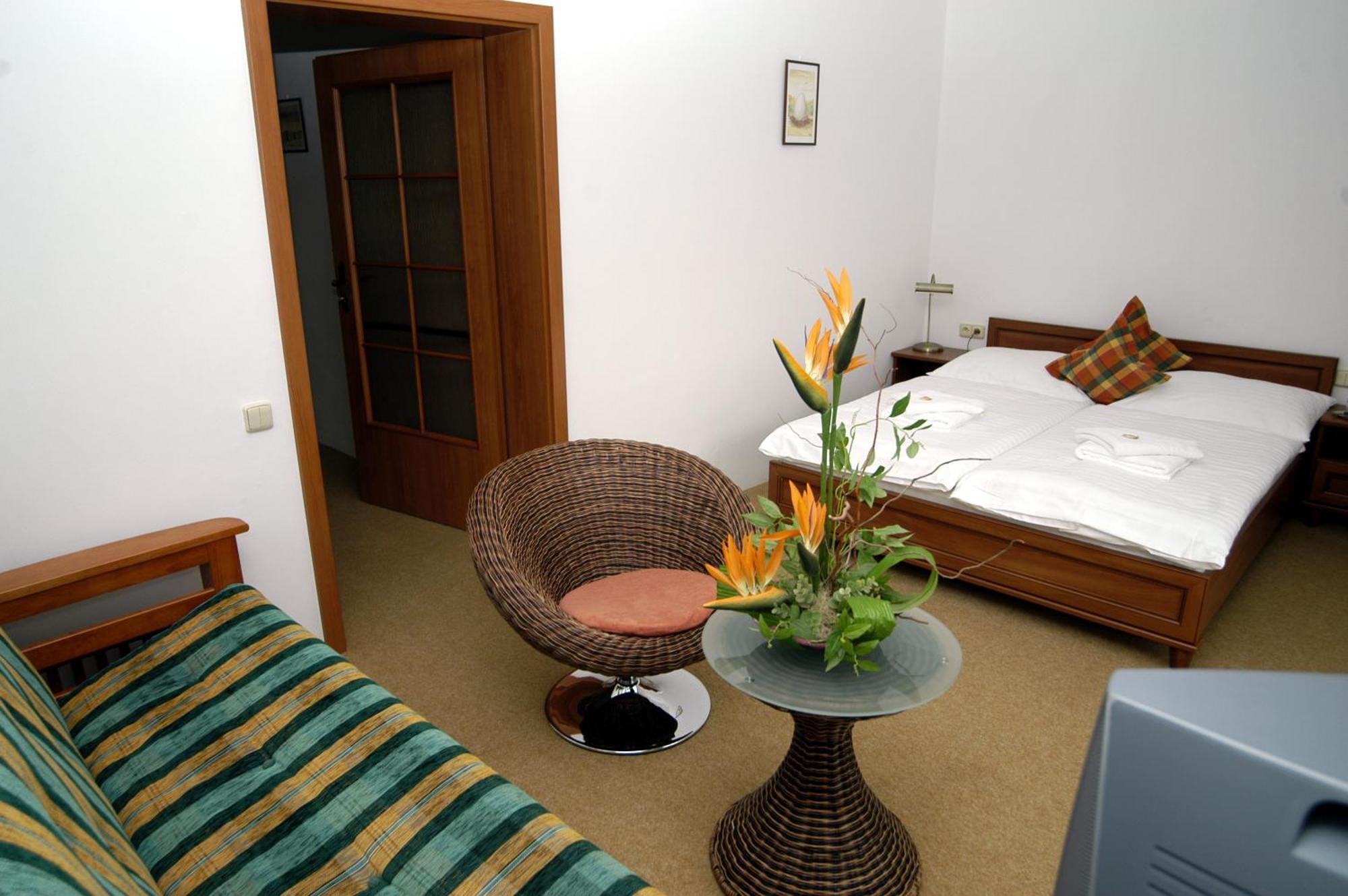 Hotel Loucky ลิทวินอฟ ภายนอก รูปภาพ
