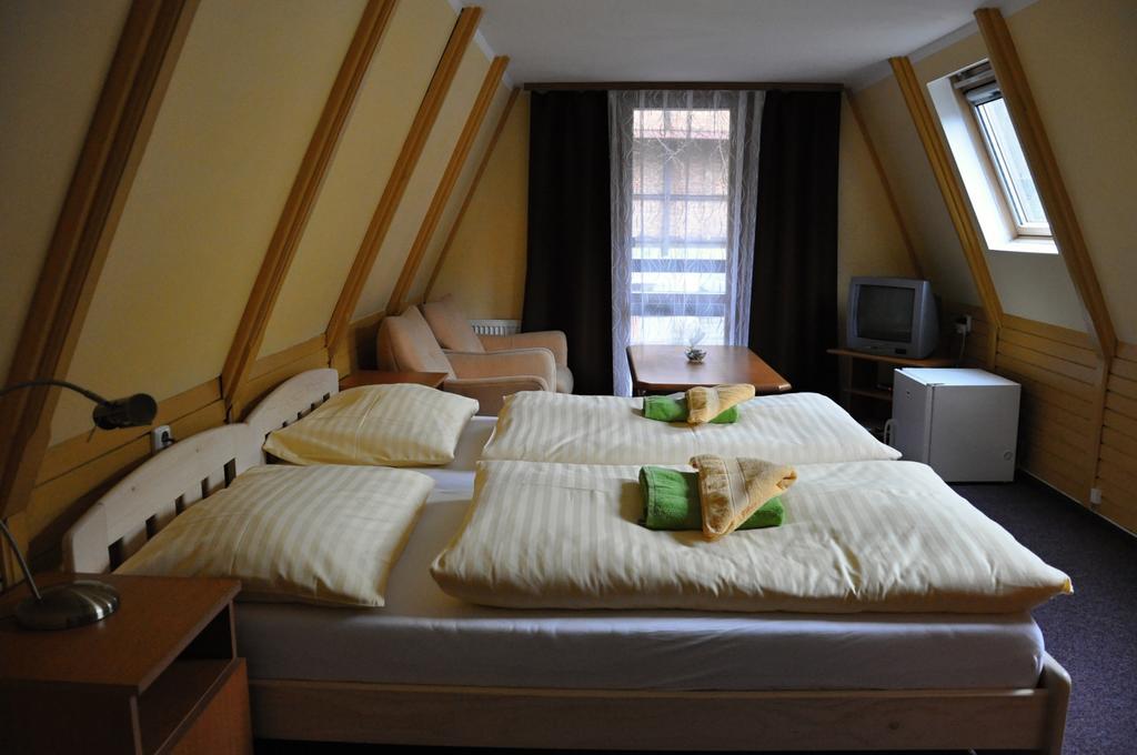 Hotel Loucky ลิทวินอฟ ภายนอก รูปภาพ
